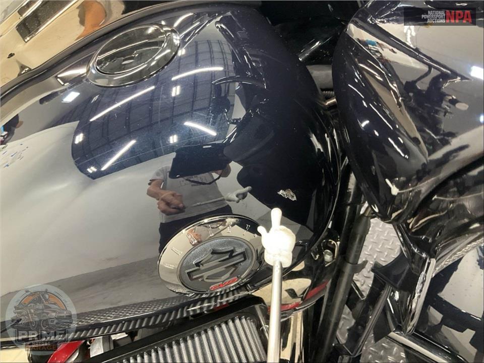 2022 Harley-Davidson FLTRXSE CVO ROAD GLIDE — фото 16