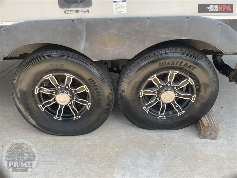 2019 Cherokee By Forest River M-325PACK13 - WOLF PACK TOY HAULER TOY HAULER SERIES — фото 48