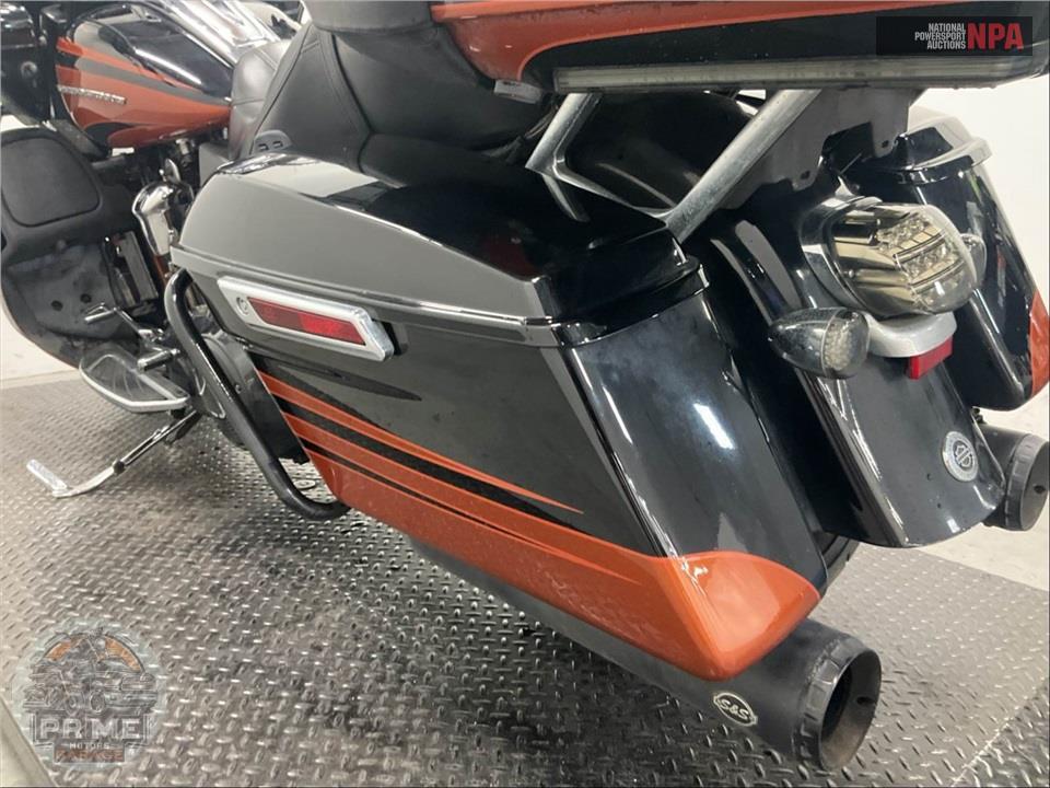 2015 Harley-Davidson FLTRUSE CVO ROAD GLIDE ULTRA — фото 28