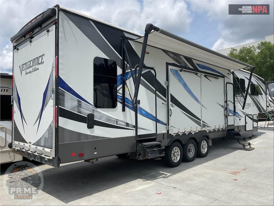2017 Vengeance By Forest River M-40D12 - TOURING TOY HAULER TOY HAULER SERIES — фото 4