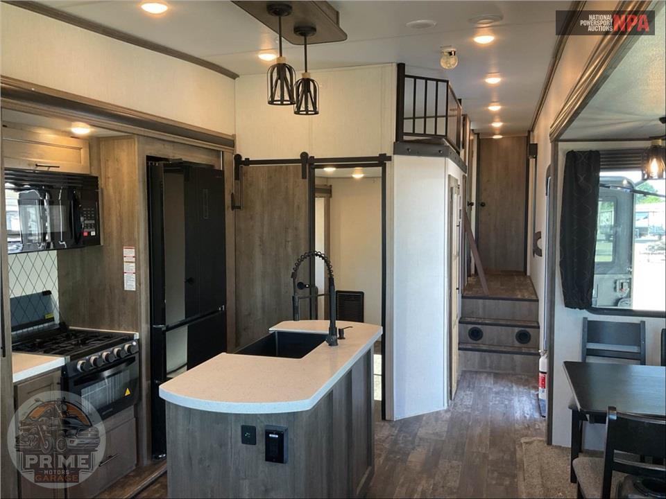 2022 Sabre By Forest River M-36BHQ — фото 9