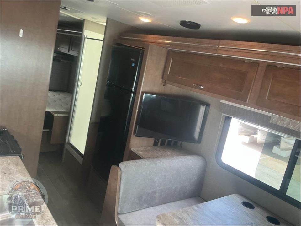 2019 Winnebago M-26M FORD - INTENT SERIES — фото 8