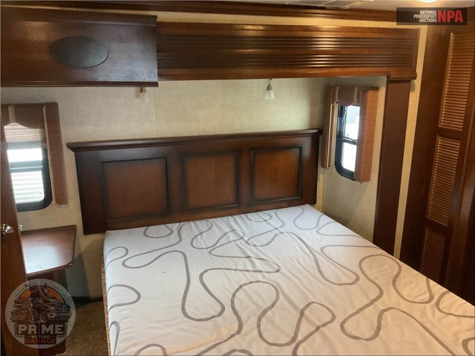 2015 Keystone Rv M-3535 RE - ALPINE FIFTH WHEEL SERIES — фото 13