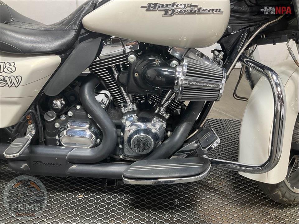2015 Harley-Davidson FLHXS STREET GLIDE SPECIAL — фото 6