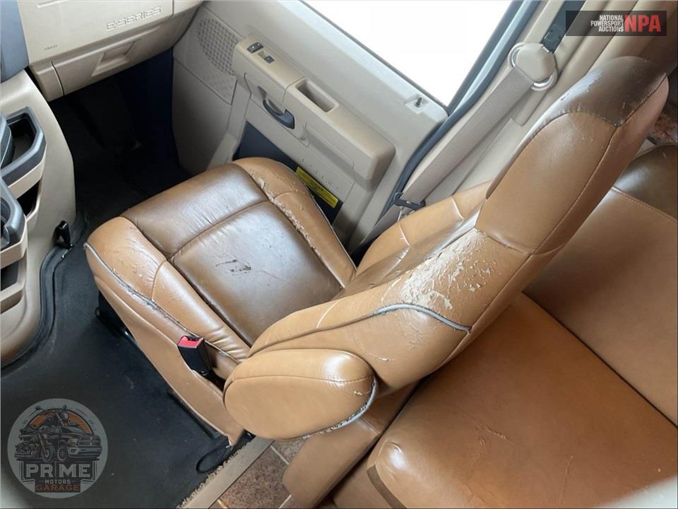 2017 Thor Motor Coach M-28Z E450-V10 - CHATEAU SERIES — фото 17