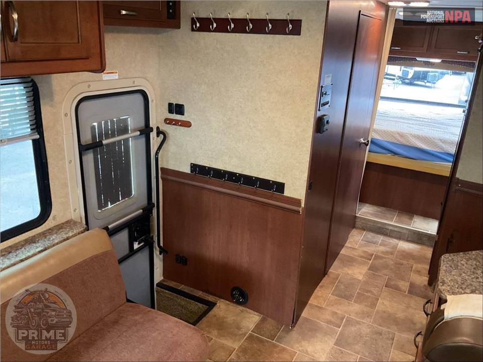 2015 Thor Motor Coach M-28H E450-V10 - FREEDOM ELITE SERIES — фото 8