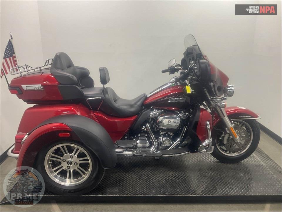 2018 Harley-Davidson FLHTCUTG TRI GLIDE ULTRA — фото 1