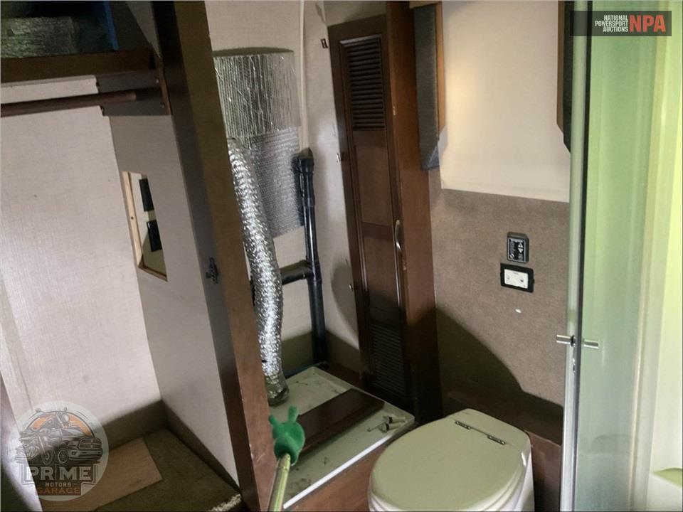 2017 Entegra Coach M-44B CUMMINS - INSIGNIA SERIES — фото 32