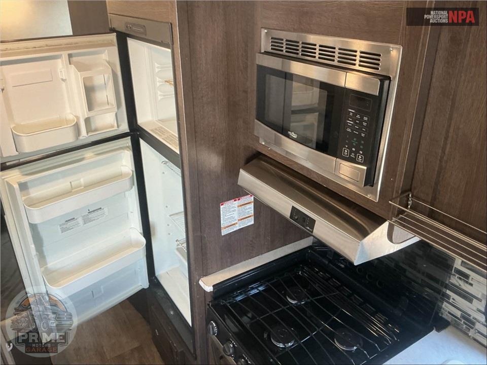 2018 Wildwood By Forest River M-261BHXL X-LITE SERIES — фото 22