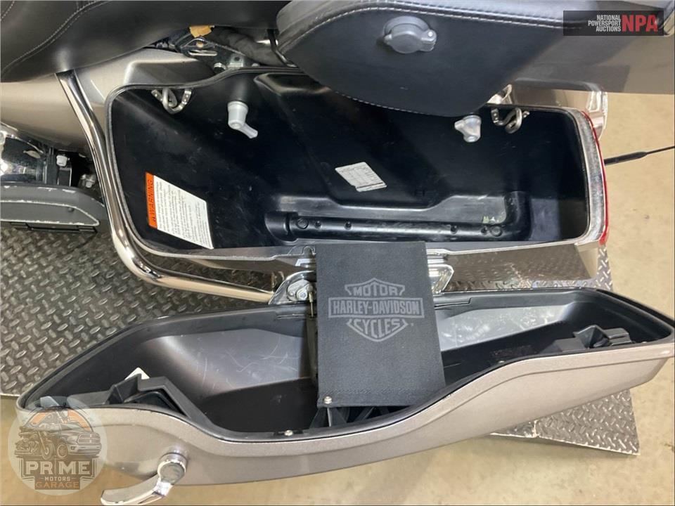 2017 Harley-Davidson FLHTCU ELECTRA GLIDE ULTRA CLASSIC — фото 22