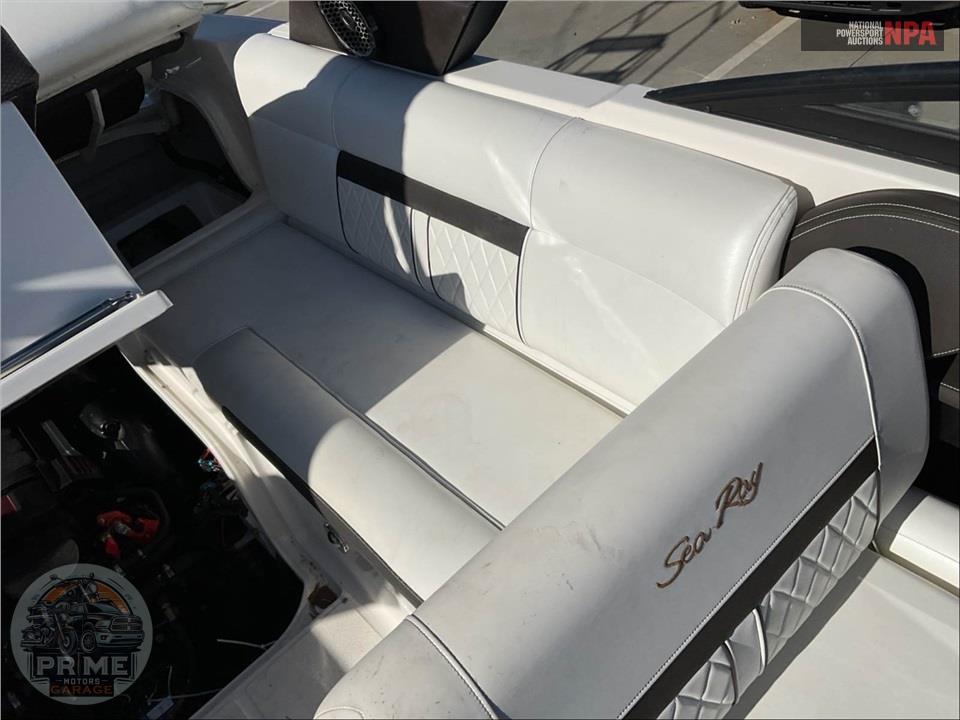 2017 Sea Ray Boats SLX-W 230 SLX SERIES L=23/E=1 370HP MERC IB — фото 31