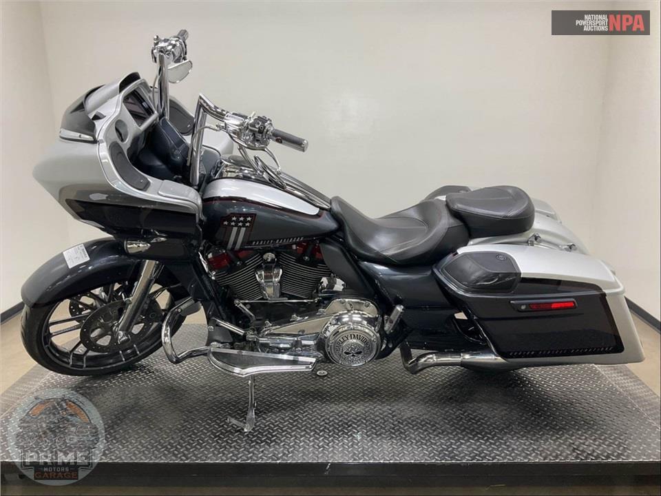 2019 Harley-Davidson FLTRXSE CVO ROAD GLIDE — фото 3
