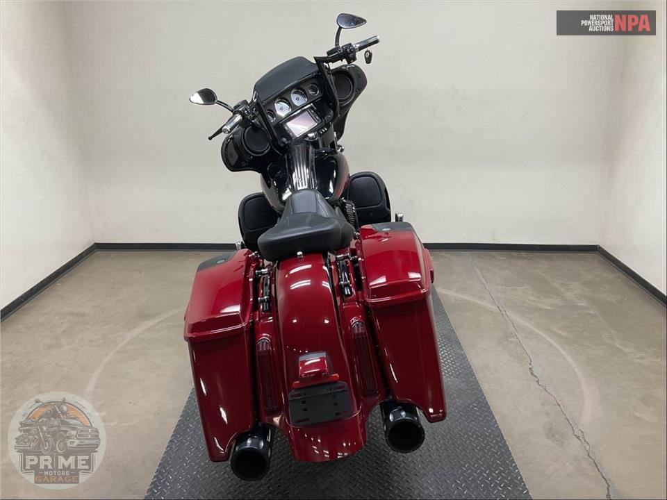 2017 Harley-Davidson FLHXSE CVO STREET GLIDE — фото 4