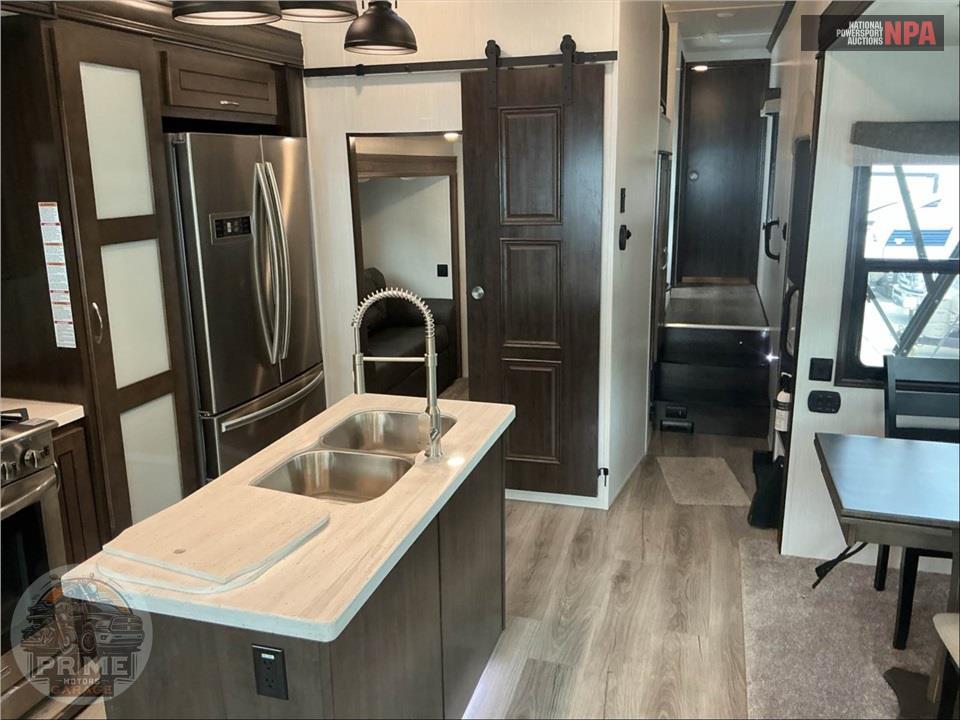 2021 Cedar Creek M-37MBH - SILVERBACK FIFTH WHEEL SERIES — фото 9