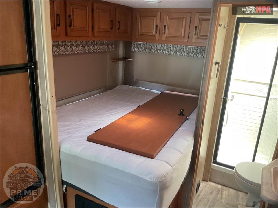 2017 Sunseeker By Forest River M-2290S FORD E450 6.8 LITER — фото 21