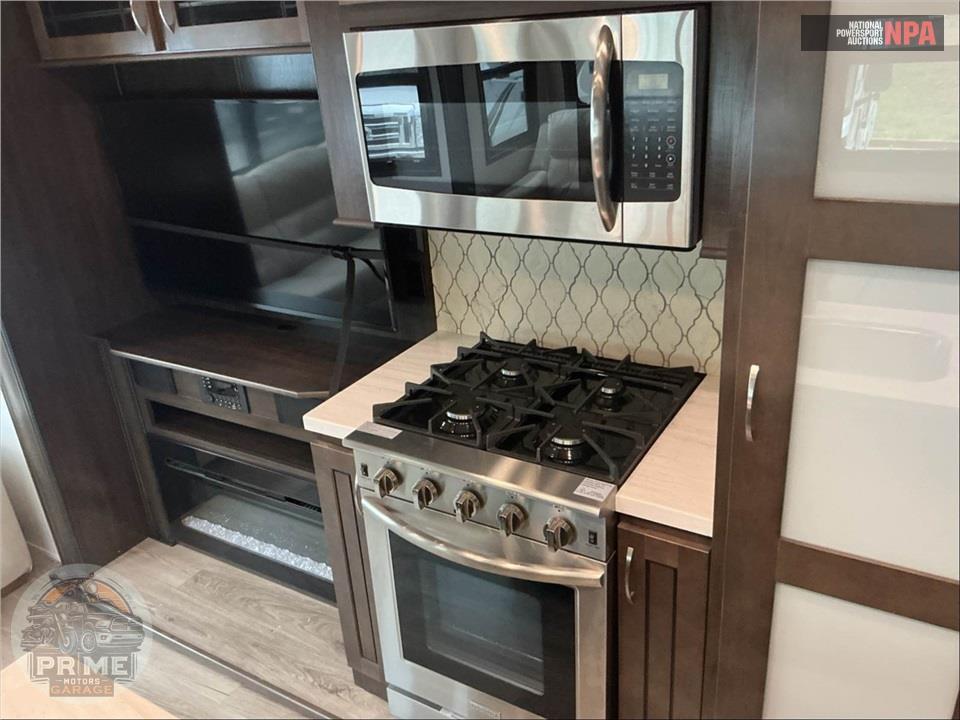 2021 Cedar Creek M-37MBH - SILVERBACK FIFTH WHEEL SERIES — фото 22