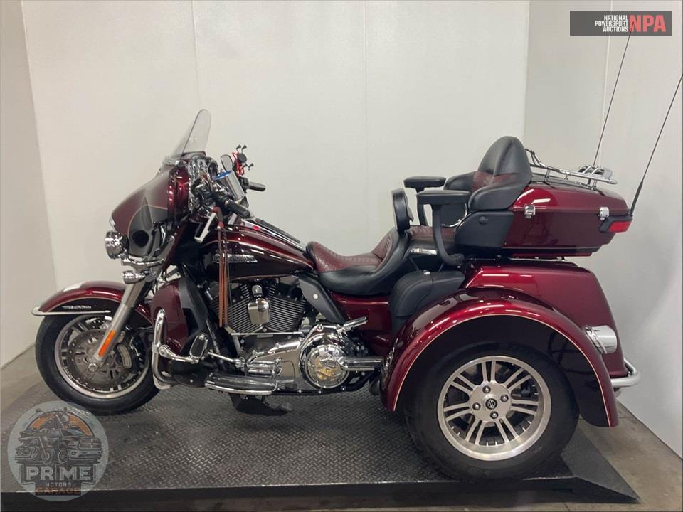 2014 Harley-Davidson FLHTCUTG TRIGLIDE ULTRA CLASSIC — фото 3