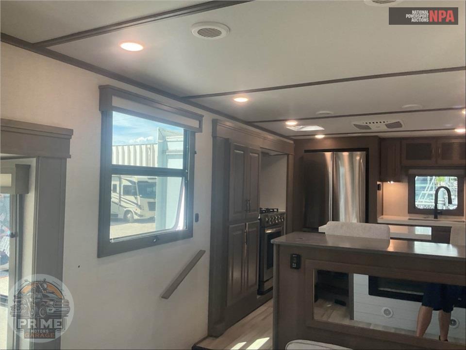 2023 Grand Design Recreational Vehicles M-390RK - SOLITUDE FIFTH WHEEL SERIES — фото 9