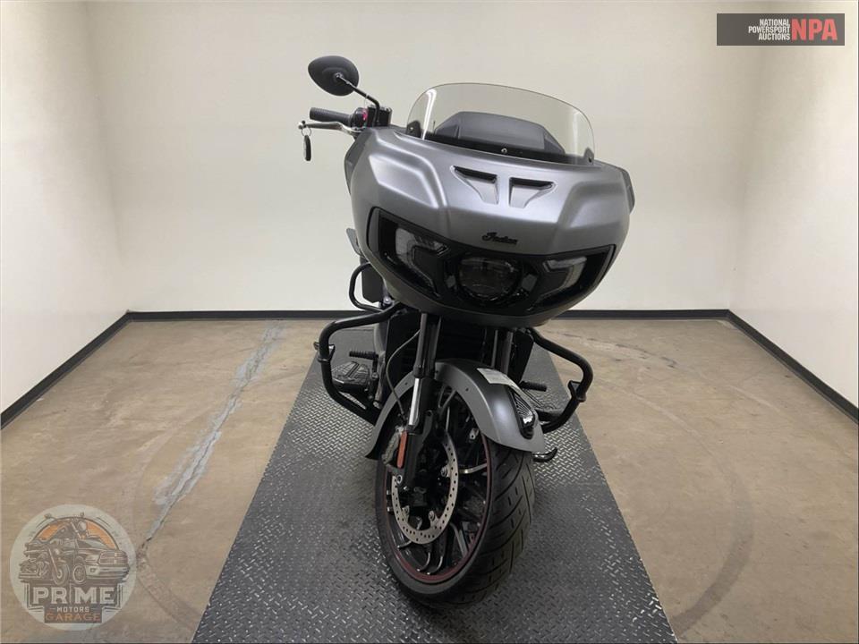 2023 Indian Motorcycle CHALLENGER DARK HORSE (SMOKE) — фото 2