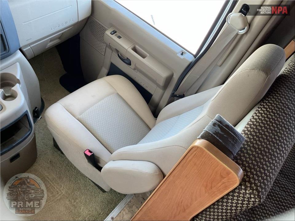 2015 Jamboree M-31D FORD E450 6.8 LITER - SPORT SERIES — фото 16