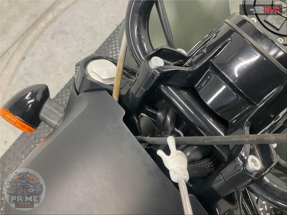 2021 Indian Motorcycle SCOUT BOBBER TWENTY (ABS, BLACK SMOKE) — фото 24