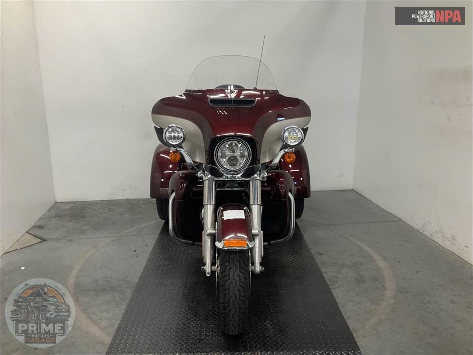 2018 Harley-Davidson FLHTCUTG TRI GLIDE ULTRA — фото 2