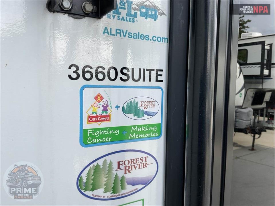 2024 Cherokee By Forest River M-3660SUITE - ARCTIC WOLF FIFTH WHEEL SERIES — фото 5