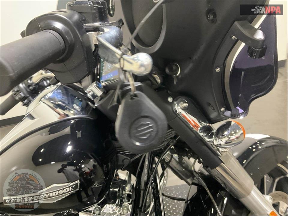 2023 Harley-Davidson FLHX STREET GLIDE — фото 11