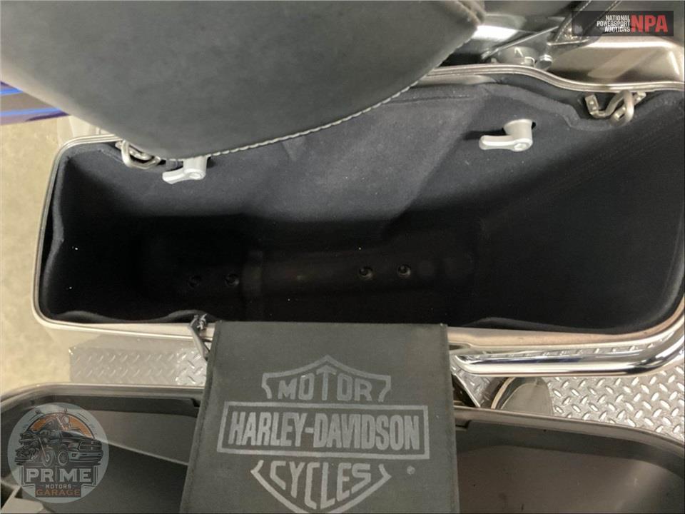 2017 Harley-Davidson FLHTKSE CVO ULTRA LIMITED — фото 19
