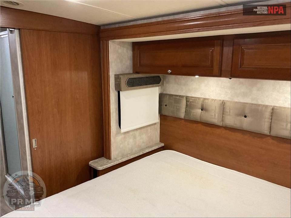 2019 Winnebago M-32YE FORD - VISTA SERIES — фото 20