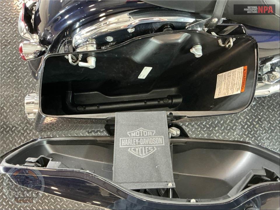 2019 Harley-Davidson FLHX STREET GLIDE — фото 21