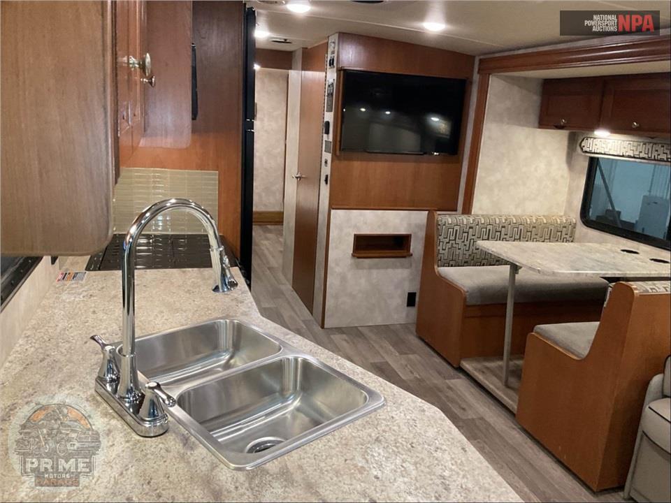 2019 Winnebago M-32YE FORD - VISTA SERIES — фото 10