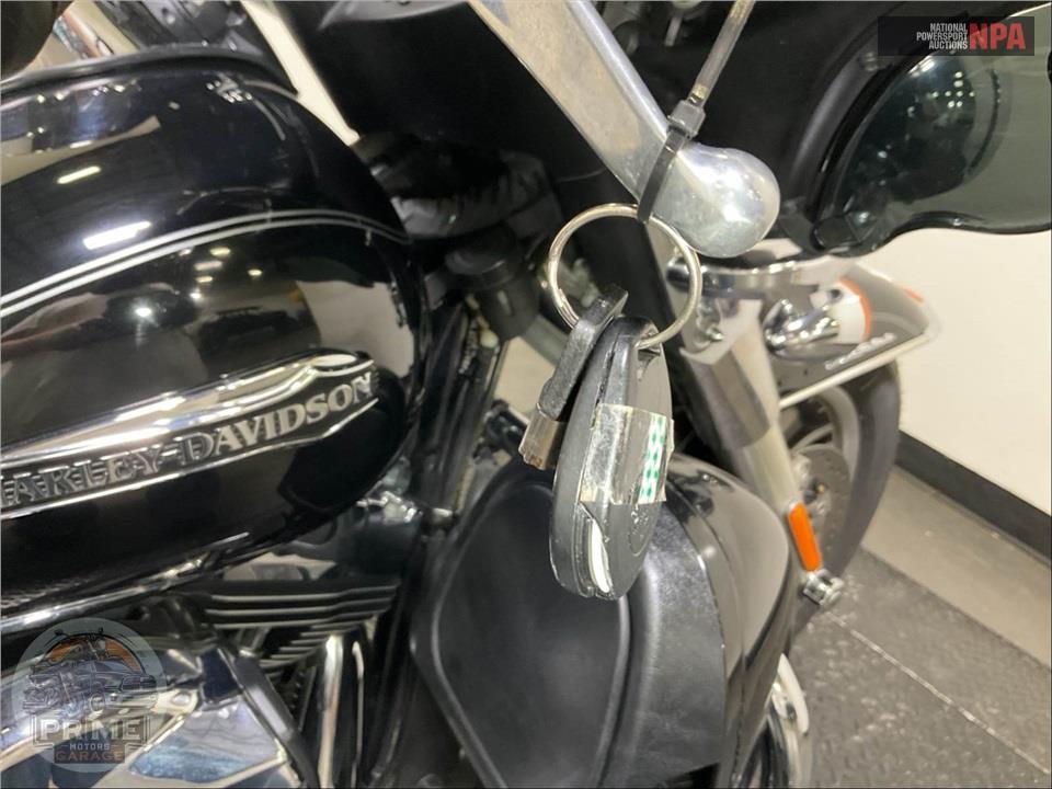 2014 Harley-Davidson FLHTCUTG TRIGLIDE ULTRA CLASSIC — фото 12