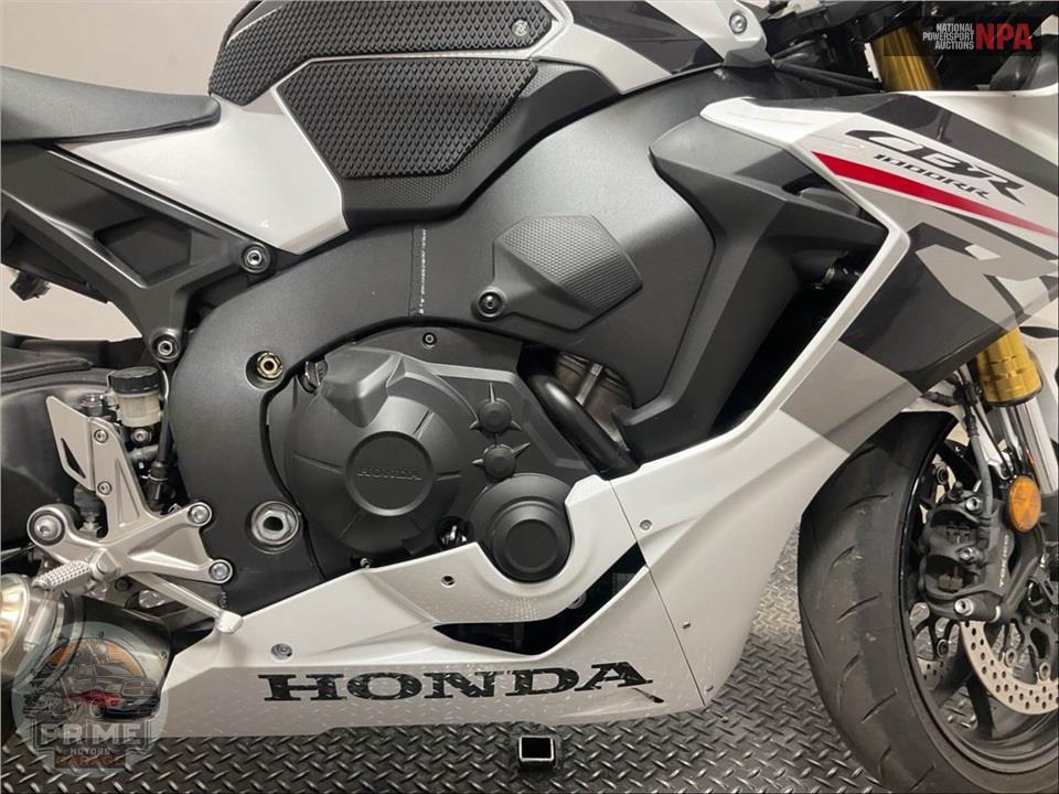2025 Honda CBR1000RR — фото 6