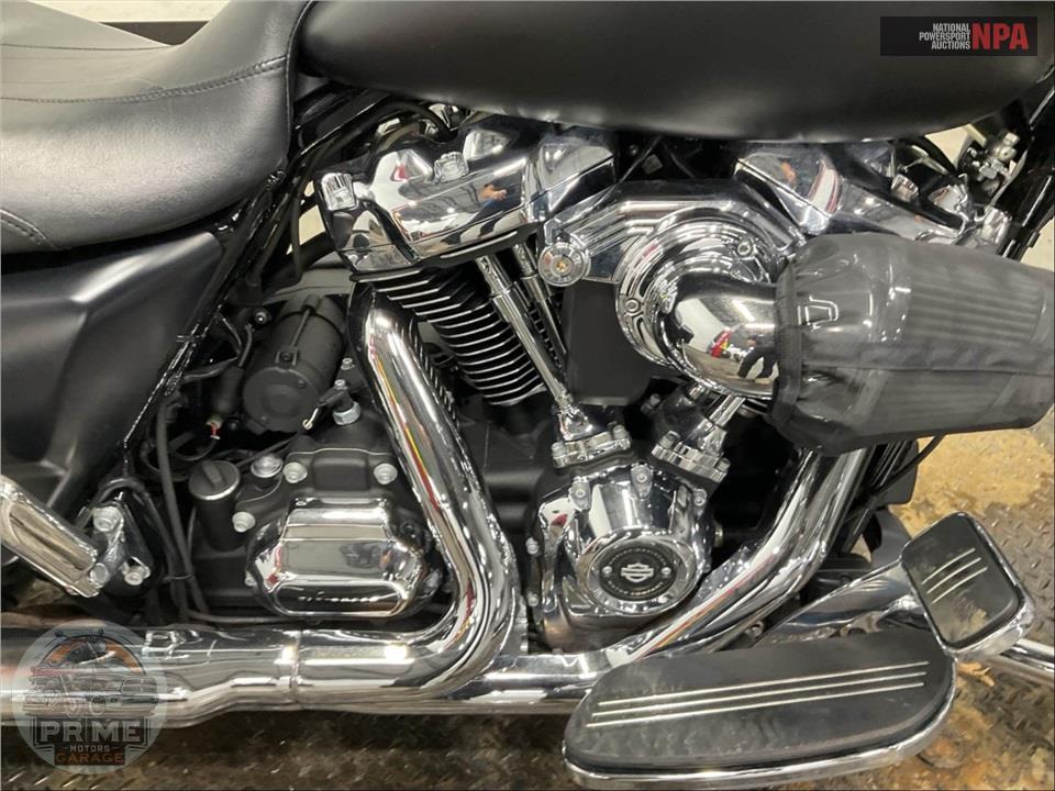 2017 Harley-Davidson FLTRXS ROAD GLIDE SPECIAL — фото 6