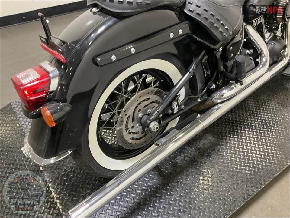 2023 Harley-Davidson FLHCS HERITAGE CLASSIC 114 — фото 21