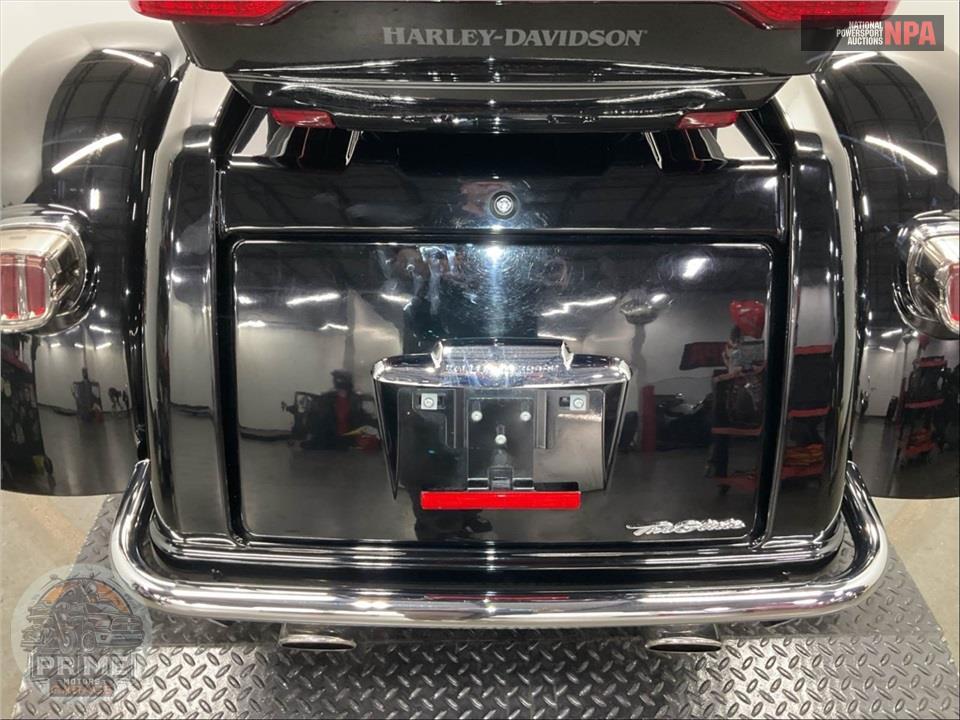 2015 Harley-Davidson FLHTCUTG TRIGLIDE ULTRA CLASSIC — фото 24