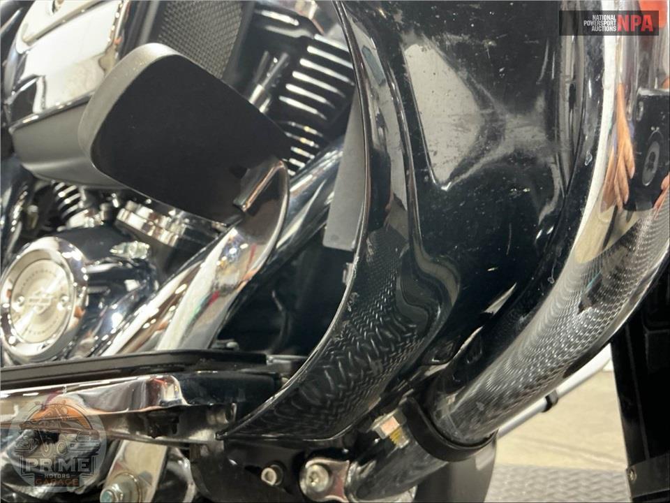2017 Harley-Davidson FLHTK ULTRA LIMITED — фото 15