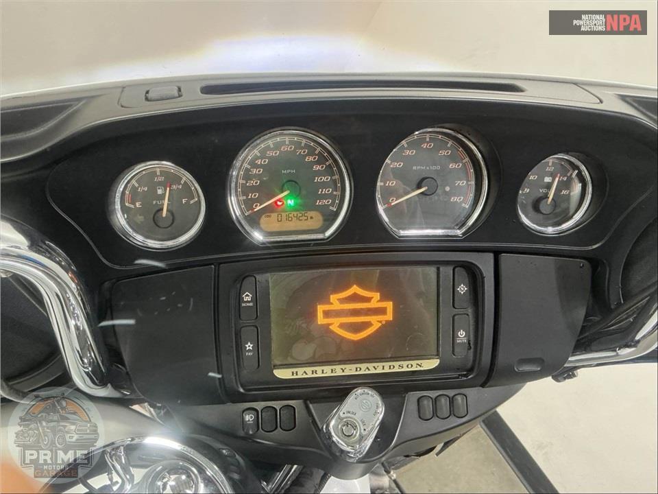 2015 Harley-Davidson FLHTCU ULTRA CLASSIC ELECTRA GLIDE — фото 5