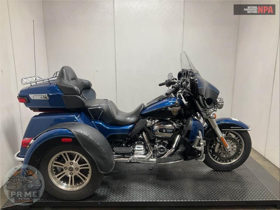 2018 Harley-Davidson FLHTCUTG TRI GLIDE ULTRA ANNIVERSARY — фото 1
