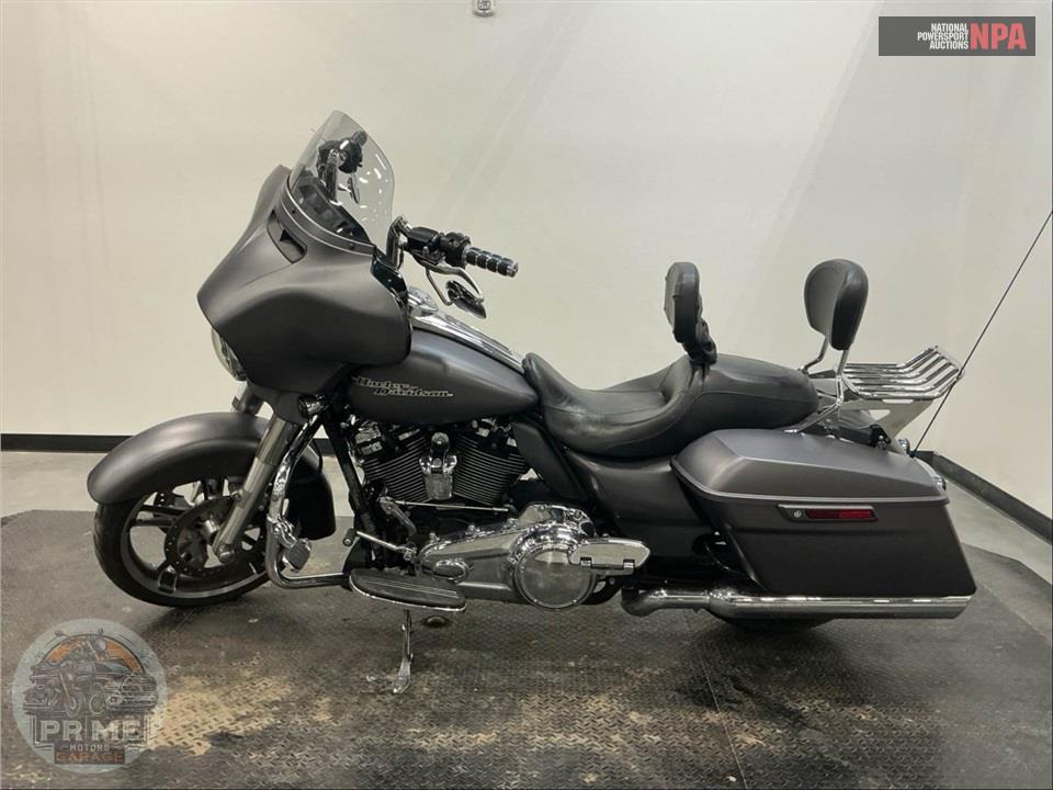 2017 Harley-Davidson FLHXS STREET GLIDE SPECIAL — фото 3