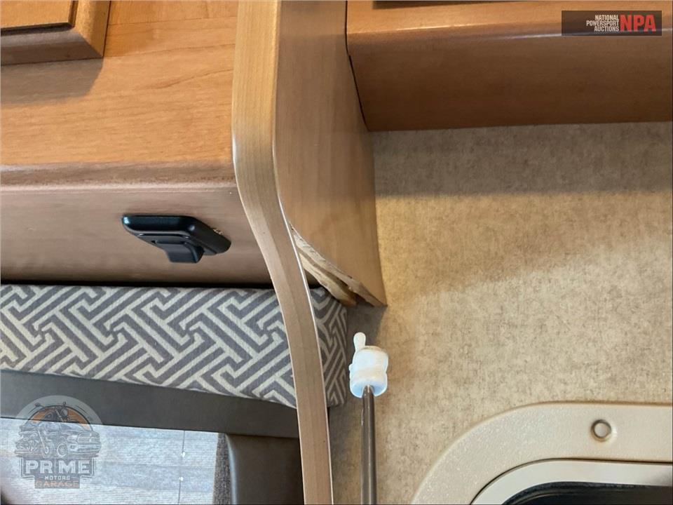 2017 Thor Motor Coach M-28Z E450-V10 - CHATEAU SERIES — фото 30