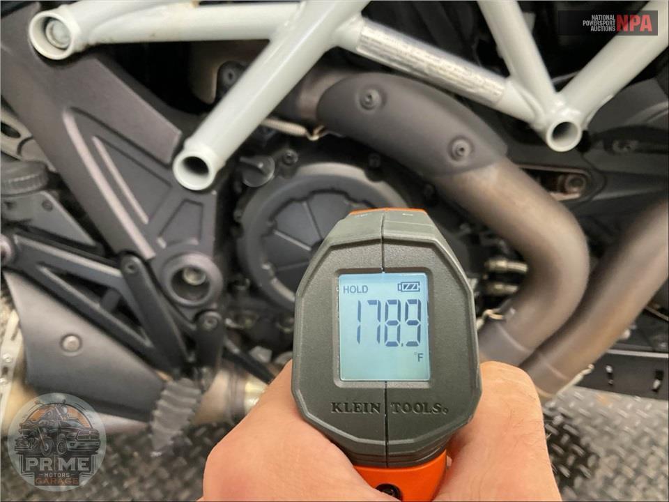 2015 Ducati DIAVEL CARBON WHITE — фото 8