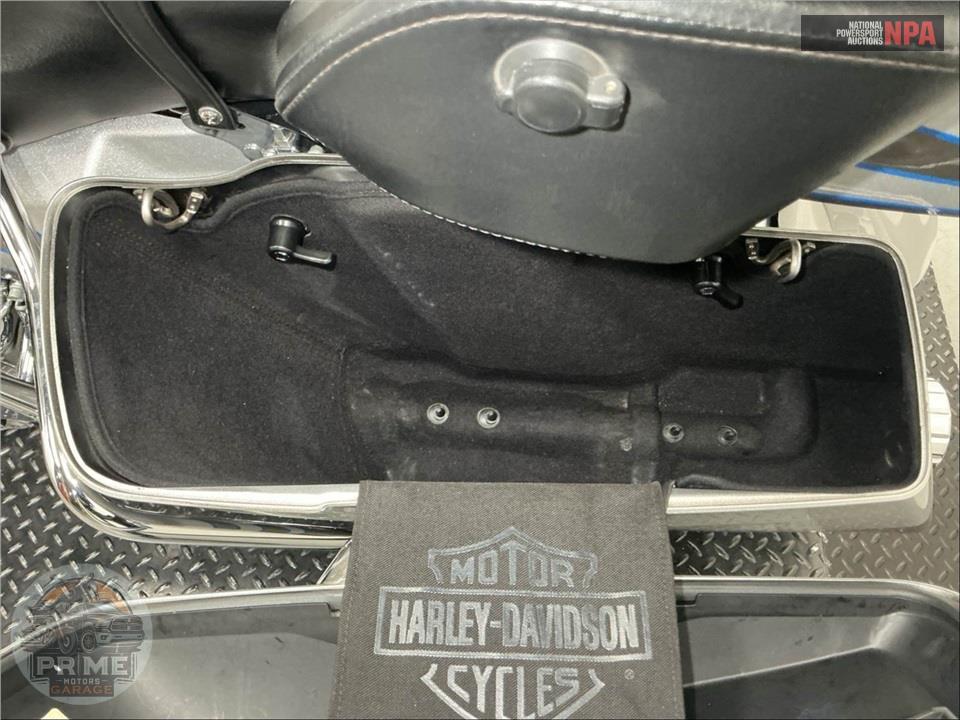 2016 Harley-Davidson FLTRUSE CVO ROAD GLIDE ULTRA — фото 25