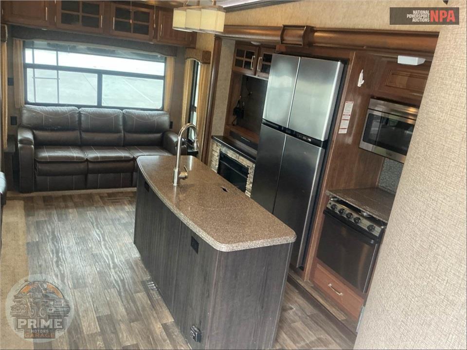 2017 Keystone Rv M-3950 BR - MONTANA LEGACY EDITION FIFTH WHEEL SERIES — фото 6