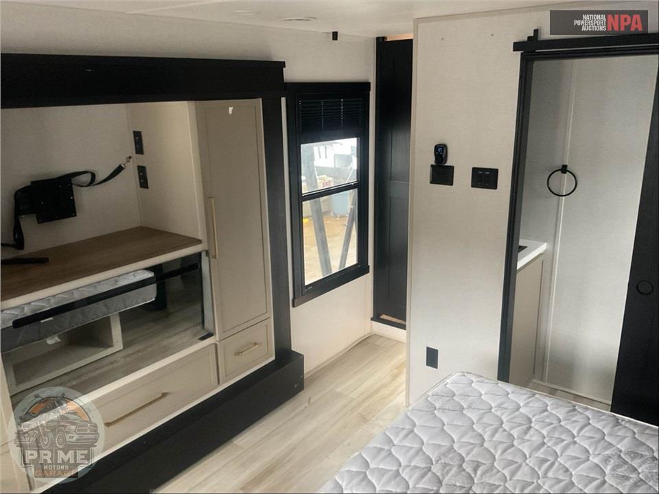 2025 Wildwood By Forest River M-ROOST43 - HERITAGE GLEN FIFTH WHEEL SERIES — фото 12
