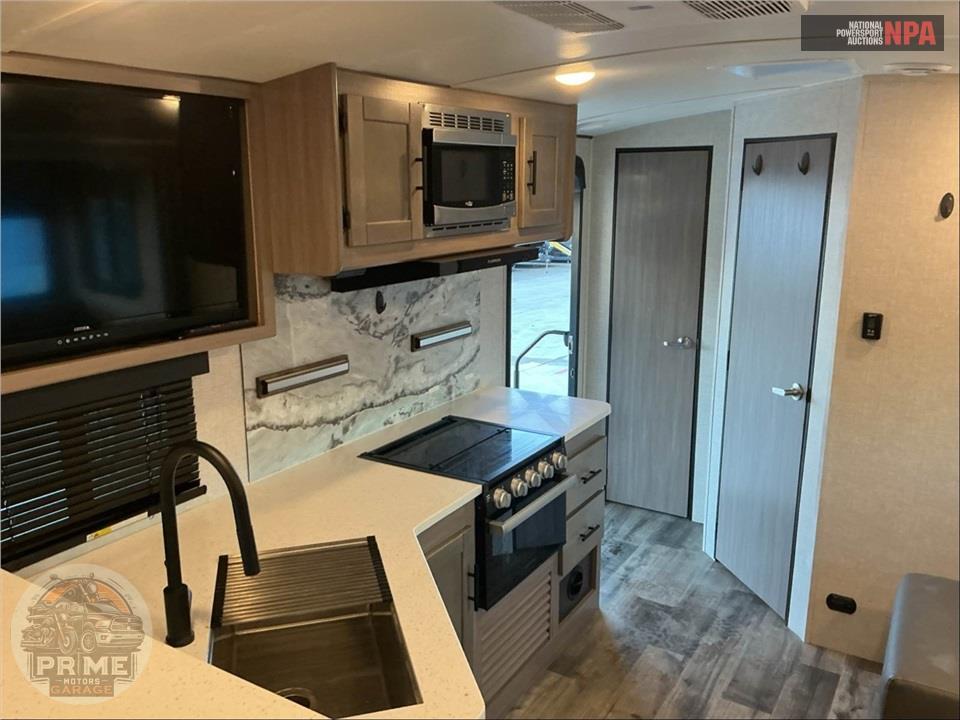2023 Crossroads Rv M-212 RB - SUNSET TRAIL SUPER LITE SERIES — фото 8