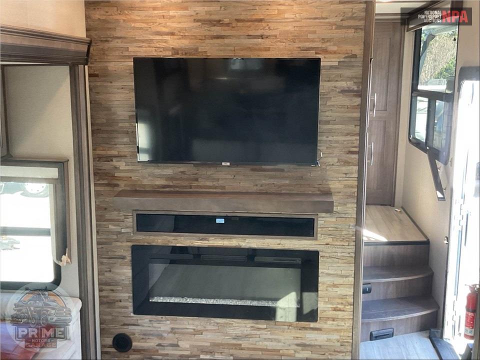 2022 Grand Design Recreational Vehicles M-390RK - SOLITUDE FIFTH WHEEL SERIES — фото 24