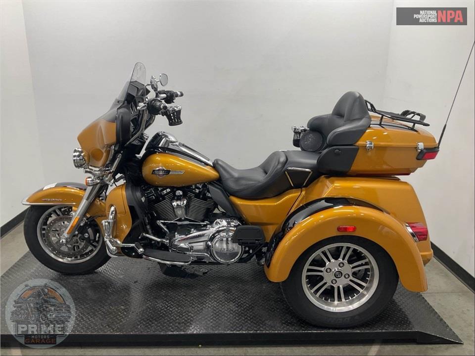 2023 Harley-Davidson FLHTCUTG TRI GLIDE ULTRA CLASSIC — фото 3