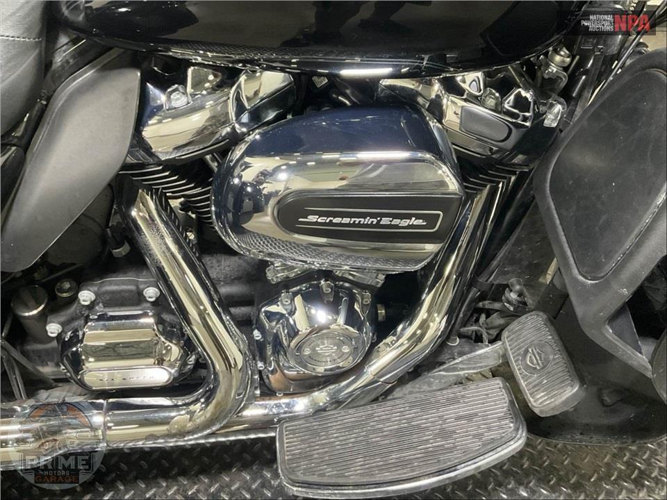 2019 Harley-Davidson FLHTCUTG TRI GLIDE ULTRA — фото 6